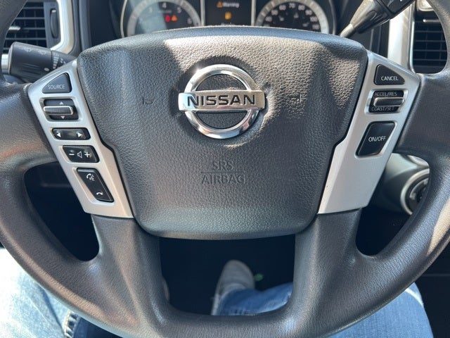 2017 Nissan TITAN SV